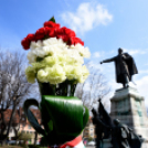 Virággal emlékeztek Kossuth Lajosra