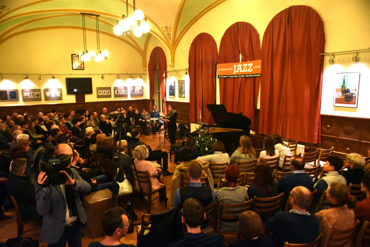 Jazzkoncert dobos nélkül