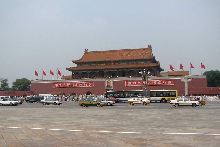 A tömegbe hajtott egy autó a pekingi Tienanmen téren, halottak