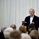 Derűbe mártott toll