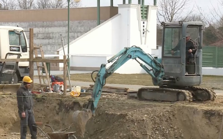 Új medence épül a Budai úti Fürdőben