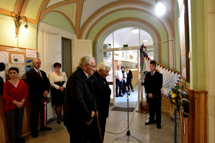 Megemlékezés a gimnáziumban