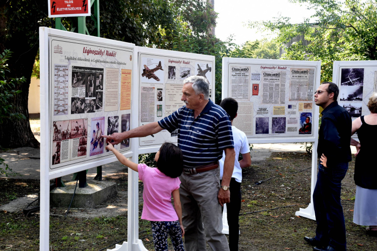 A bombatámadás áldozataira emlékeztek