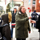 Szegfűvel köszöntötték a hölgyeket