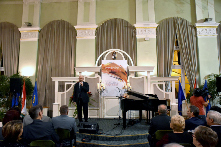 Varázslat Énekhangokra Cegléden