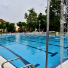 Bontás a sportuszodában 