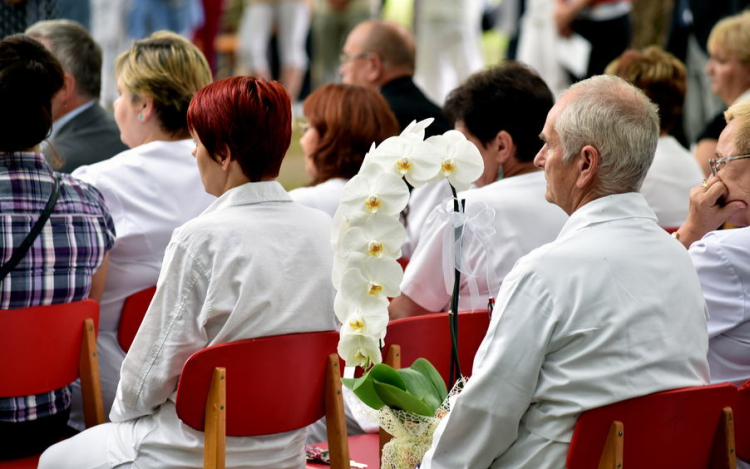 Az egészségügyi dolgozókat köszöntötték Cegléden