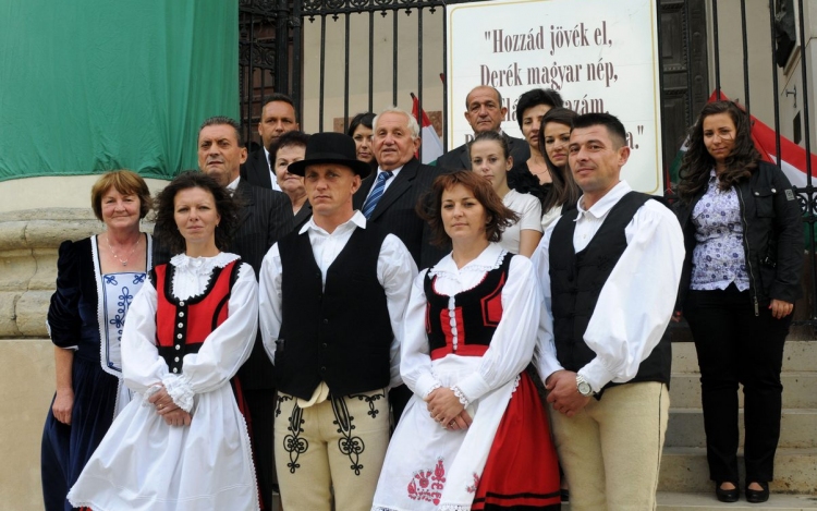 Húszan lettek magyar állampolgárok a hétvégén Cegléden