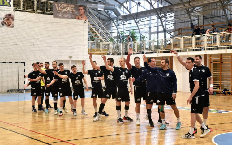 Csúcsrangadó a listavezető ellen