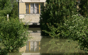 Árvíz - Száz ház lakóit menekítik ki Szigetmonostoron