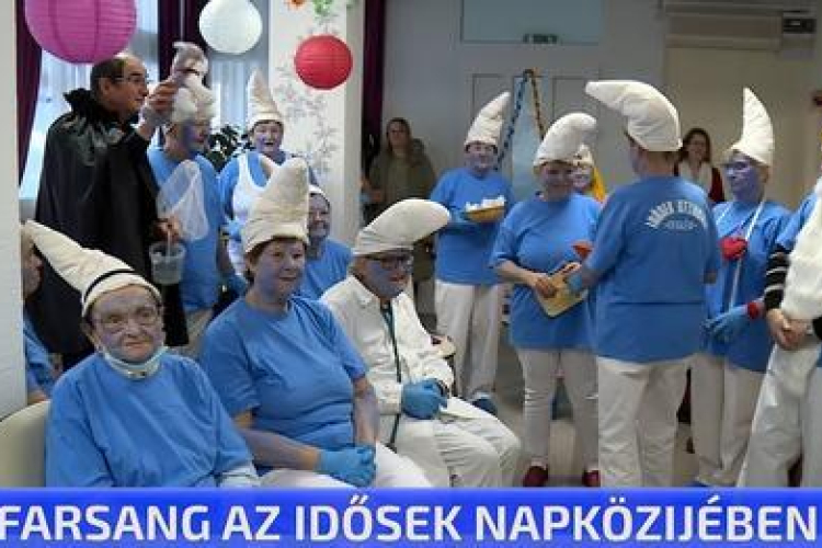 Farsang az idősek napközijében