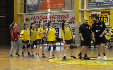 Továbbra is élen a Cápák