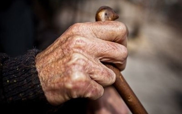 Egy 74 éves bácsit raboltak ki a ceglédi vasútállomáson