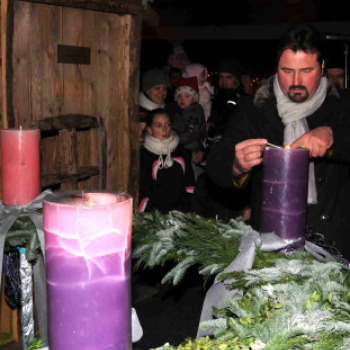 A második gyertyát is meggyújtották