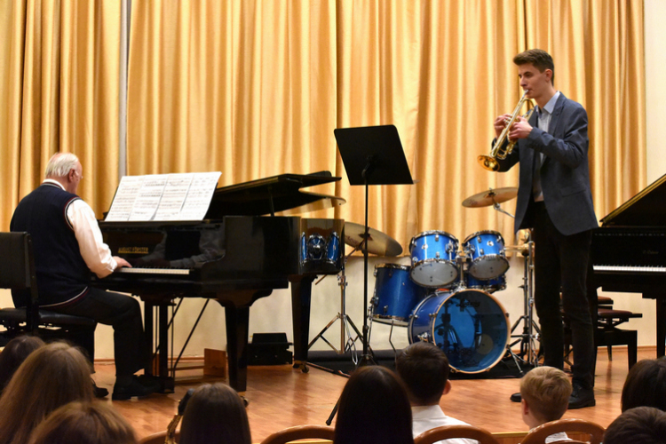 Hangverseny a zeneiskolában