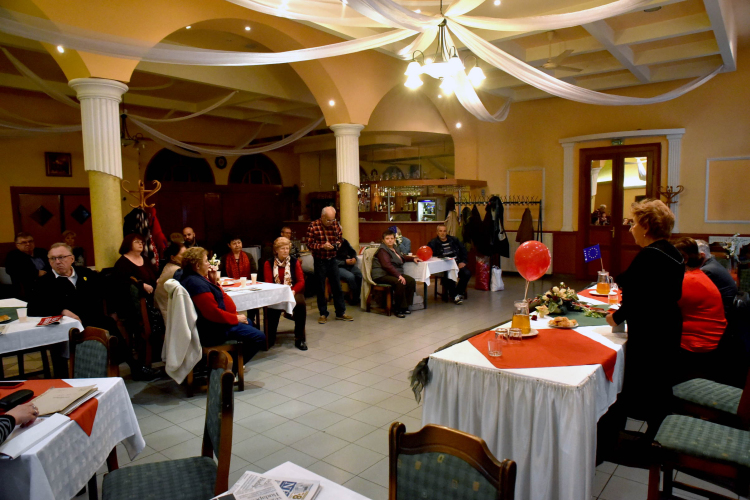 Gurmai Zita tartott sajtótájékoztatót Cegléden