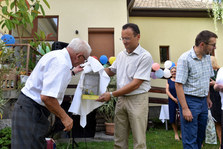 Isten éltesse Doktor úr! 