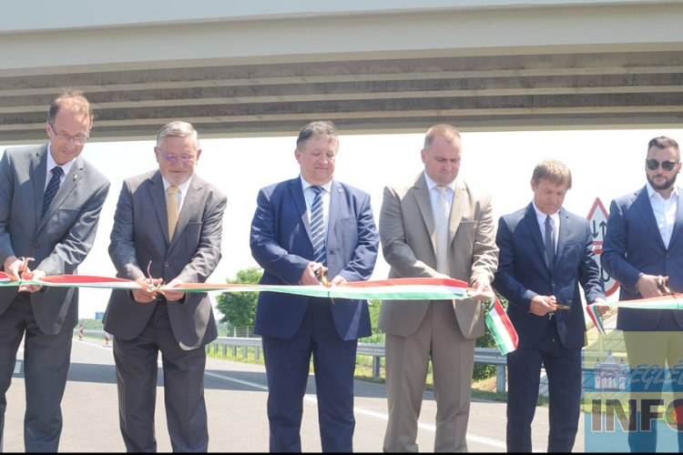 Átadták az M4 gyorsforgalmi út újabb szakaszát