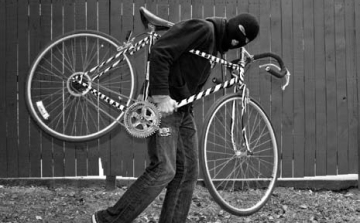 Mobiltelefon, gázpalack, szórófej, biciklik