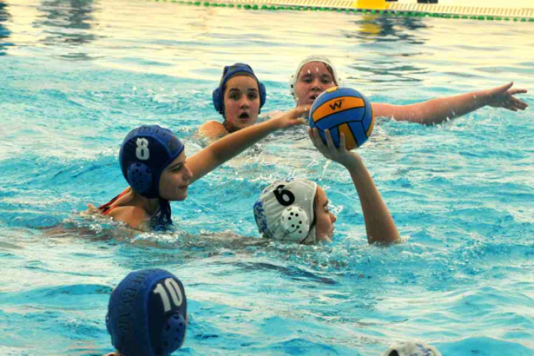 Vízilabda-lány CVSE-Fehérvár 9-14