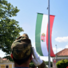 Felavatták az országzászló emlékművet Cegléden