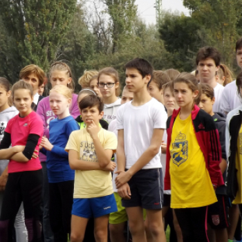 Öt iskola atlétái a CVSE pályán