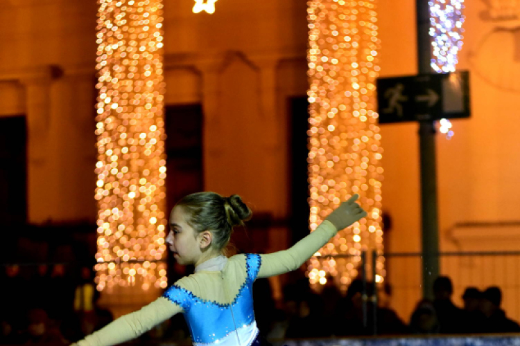 Megnyitott a jégpálya