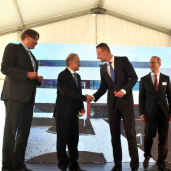 Tovább fejlődik Magyarország legnagyobb félvezető gyártója Cegléden