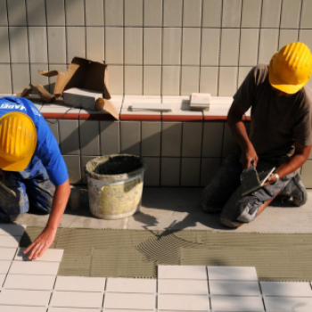 Városi Strandfürdő – Már burkolnak