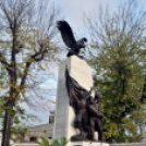 Gyertyagyújtás az emlékműnél