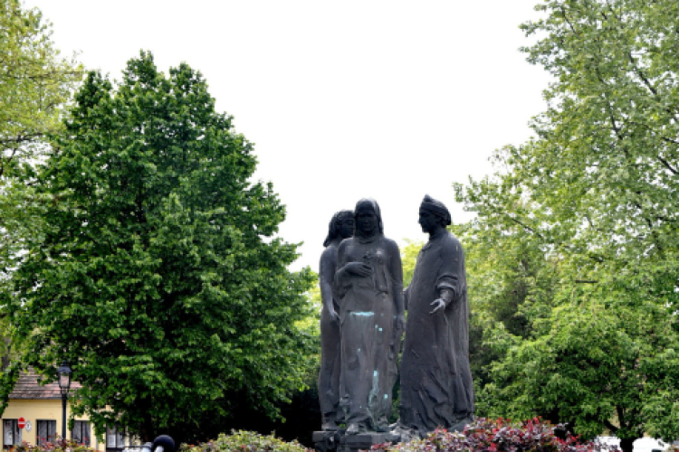 Városvédők az Eötvös téren