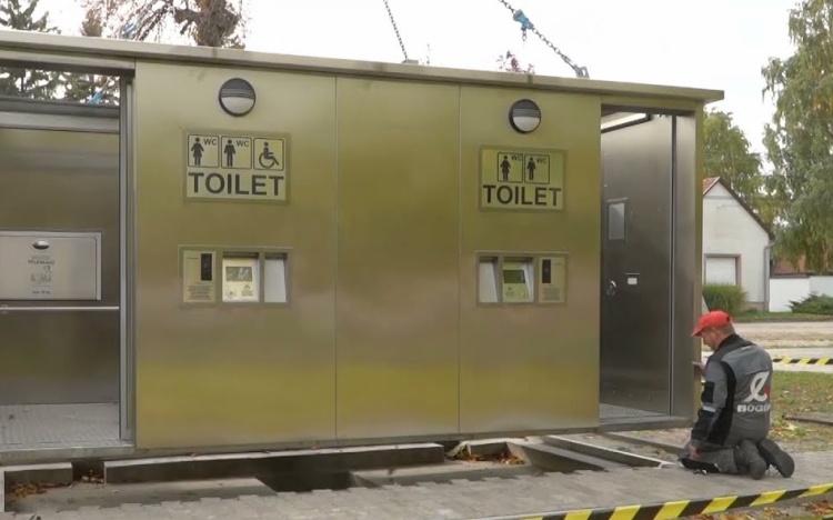 Megrongálták az okos WC-t