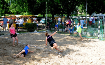 Homokos sportpálya a Spori előtt