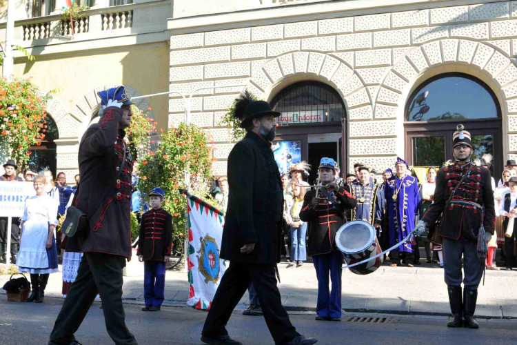 Kossuth Toborzó bevonulás