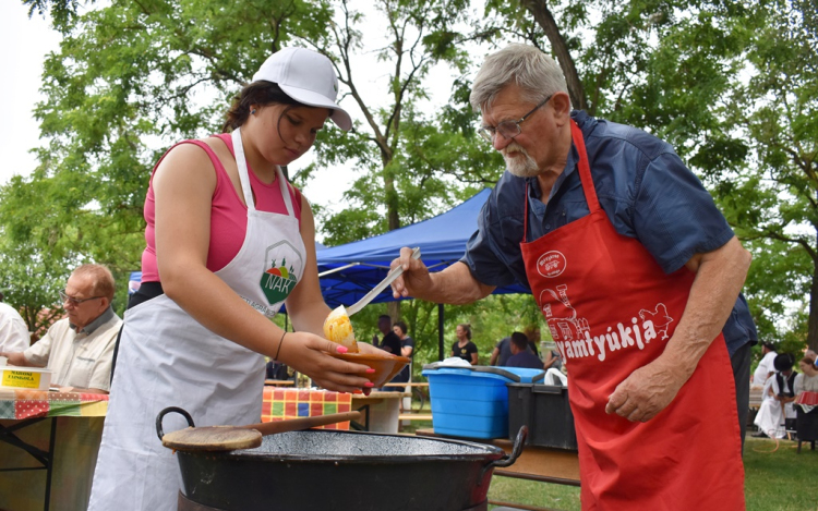 Virágünnep Csemőben