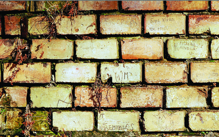 Téglába vésett történelem