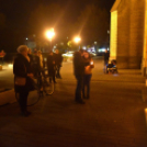 Csendes gyertyagyújtás a Dobmúzeum előtt