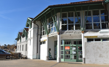 Ütemterv szerint halad a fürdő korszerűsítése