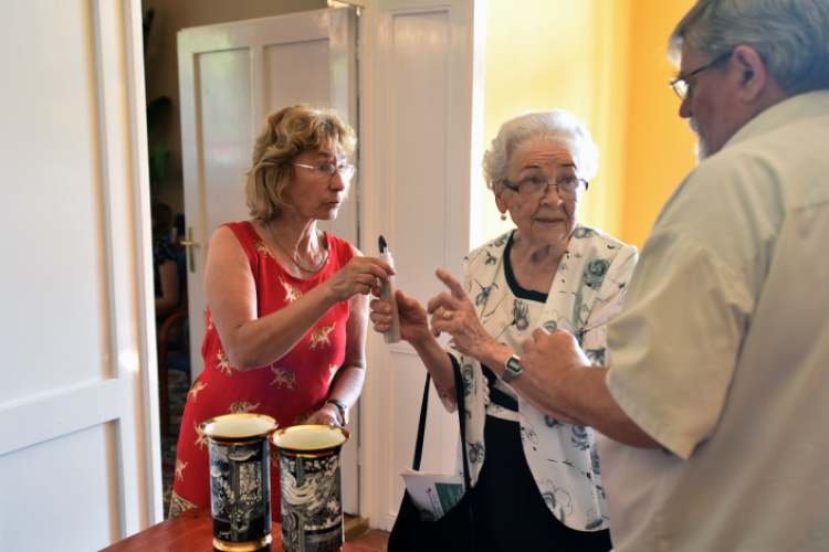 Virágharangot avattak Csemőben