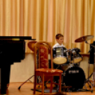 Hangszerbemutató és hangszersimogató a zenesuliban