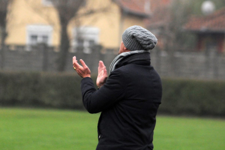 Egy olasz edző a pálya szélén....avagy mérkőzés a vonalon kívül! (Budapest Honvéd: Marco Rossi)