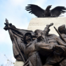 Gyertyagyújtás az emlékműnél