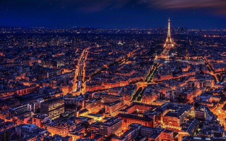 Párizsban betiltják a rakpartokon az alkoholfogyasztást