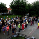 Demonstráció az éjszakai autóversenyzés ellen