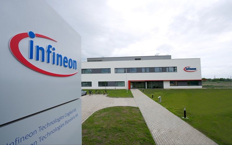 Tovább fejlődik Magyarország legnagyobb félvezető gyártója Cegléden