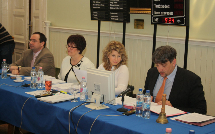 Közel 11 milliárdból gazdálkodhat idén Cegléd