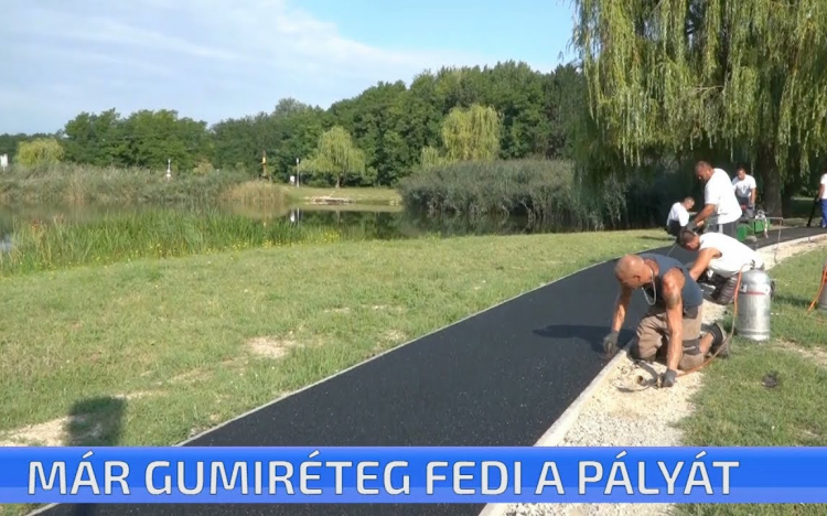 Már gumiréteg fedi a Budai úti tó melletti futópályát