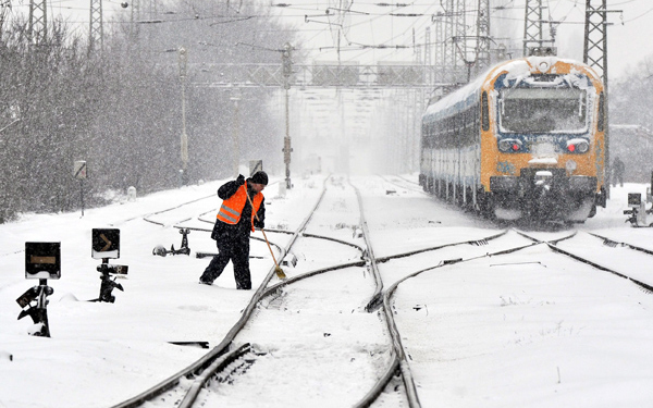 Közlekedési káosz földön, vízen, levegőben