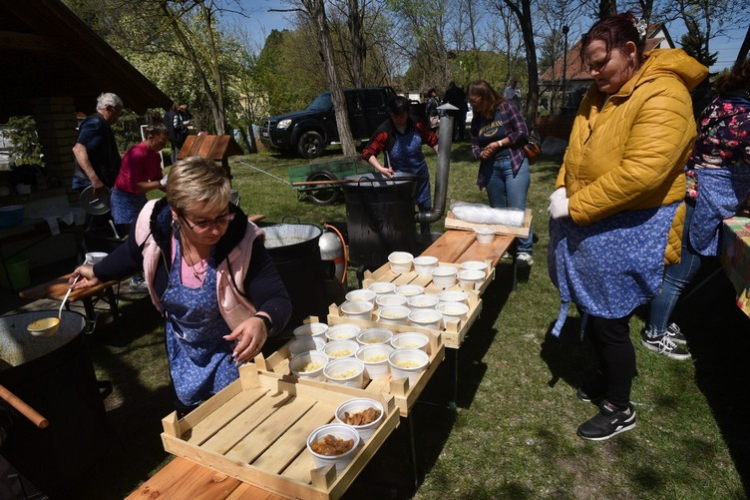Virágvásár és főzőfesztivál Csemőben