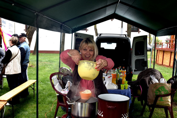 Anyámtyúkja - Csemő